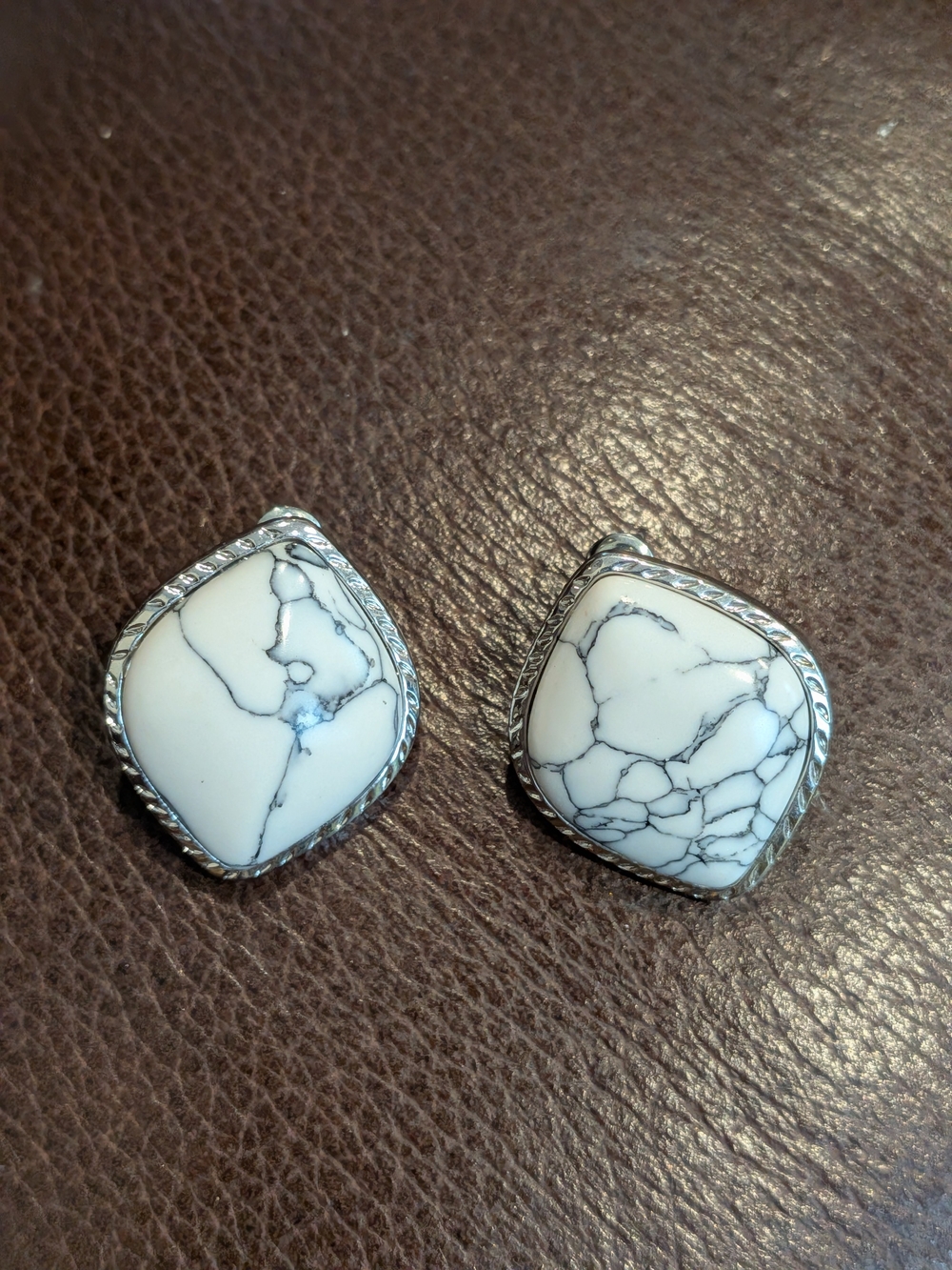 B$3: White Howlite Cabochon Stud Earrings in Silver-Tone Setting